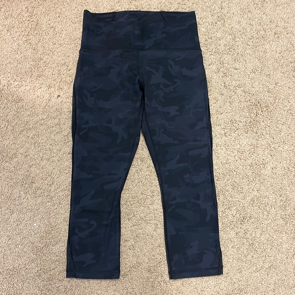 NWOT Lululemon 21” crop camo side mesh